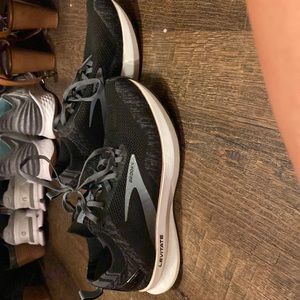 Brooks womens size 8! Brand new..narrow for my wide feet! Perfect condition!